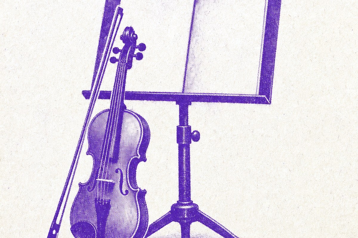 Impresión a una tinta de un violín y su arco apoyados en un atril con partituras en blanco.