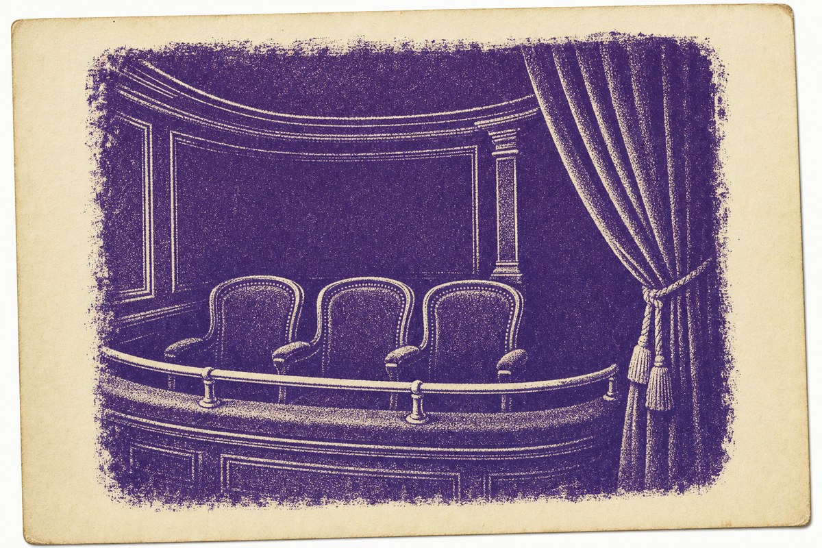 Impresión a una tinta de un palco de teatro vacío con tres butacas, baranda de latón y una cortina recogida con borla.